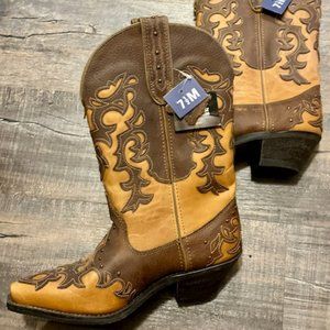 NWT Rockin Country Hand Crafted Leather Cowboy Boots with Studs